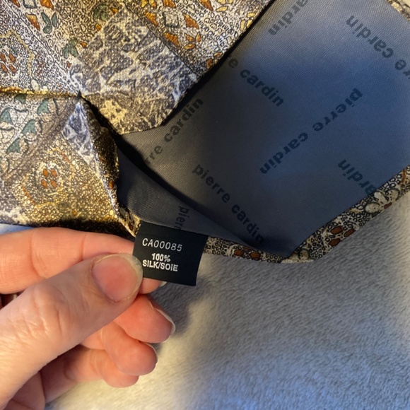 Vintage 100% silk Pierre Cardin tie - Picture 4 of 4